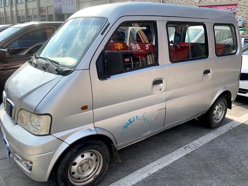 租面包車一天多少錢？租面包車帶司機價格！